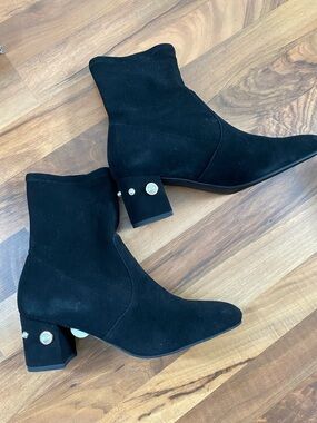 NEW Stuart Weitzman siggy Black Suede Ankle Boots with Gold Circle Studs Pearl 9